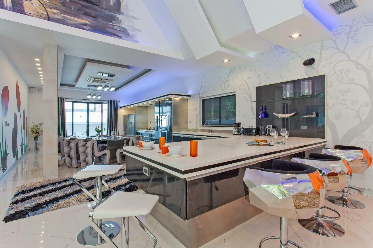 Royale Grand Villa Pattaya Exterior photo